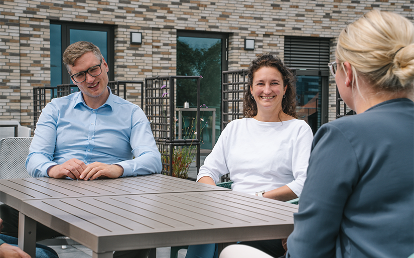 team-auszeit-dachterasse-runde-gluesing-baune